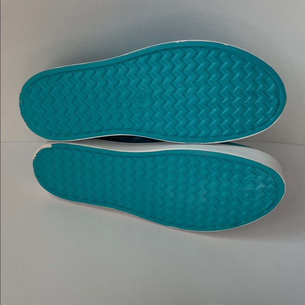 NWOT CRANE Women’s Blue Perforated Slip-On Shoes.  Size 7/8 - Picture 5 of 7